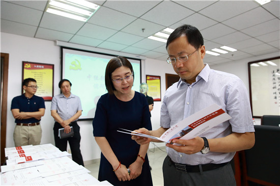 中组部干教局副巡视员张向涛一行来中国人民大学调研干部教育培训工作